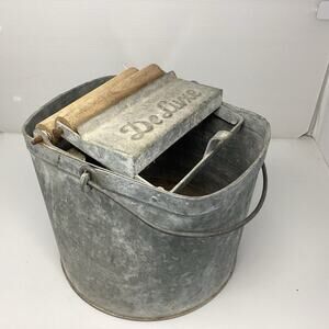 De Luxe Galvanized Metal Mop Bucket W/ Wood Rollers & Handle Vintage